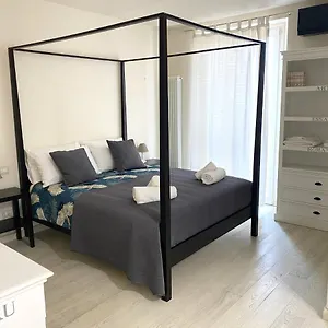 https://front-beach-apartments.it-tuscanyhotel.com